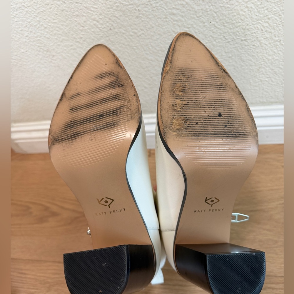 Katy Perry White Ankle Boots Silver Metal Toe Western Booties Size 8 - Picture 6 of 9